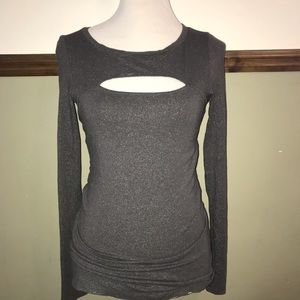 🔴4🌀$25 Express Small long sleeve cut out top